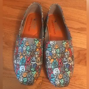 BOBS memory foam slip on shoes size 7 Pups pattern